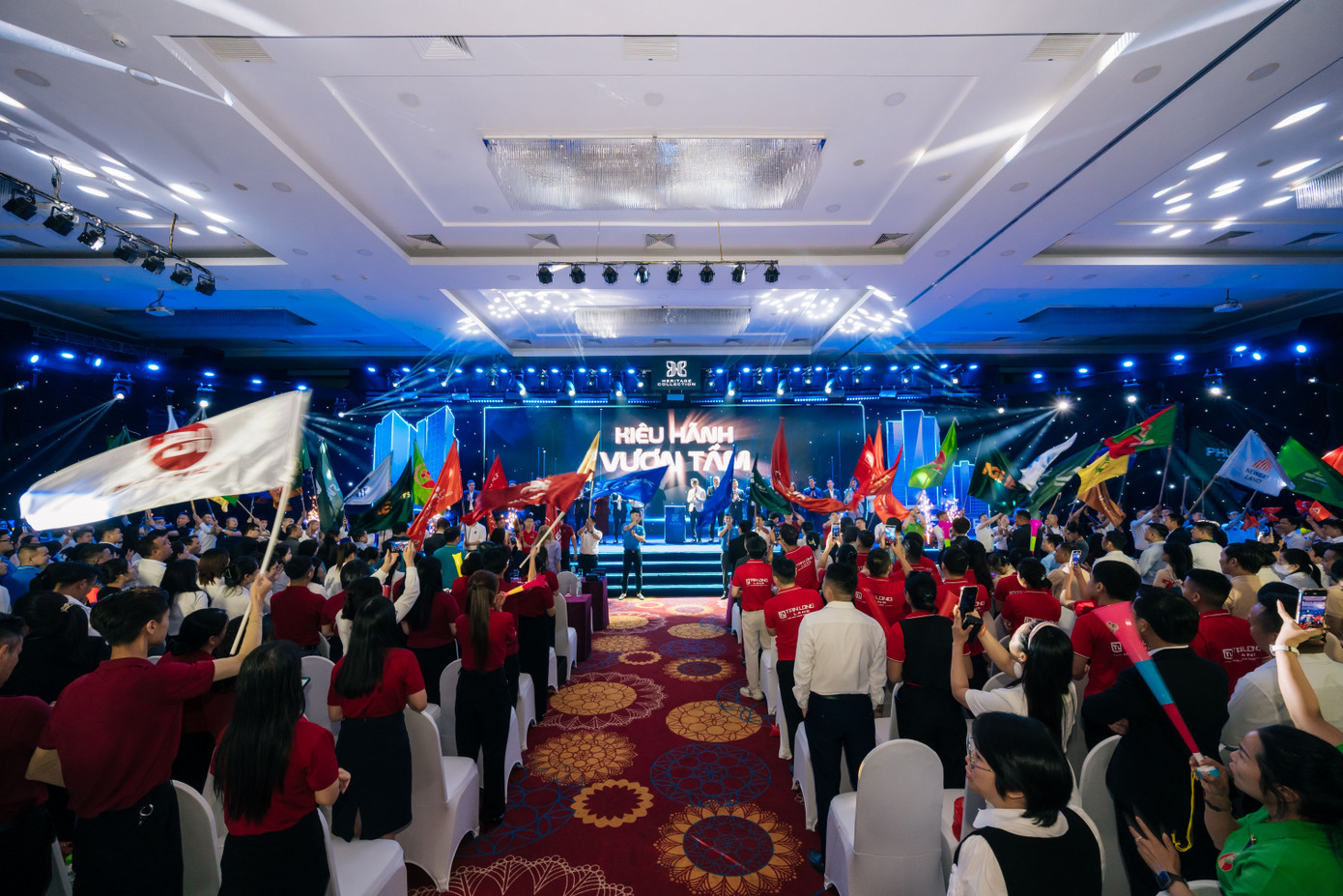 Chào tất cả mọi người!